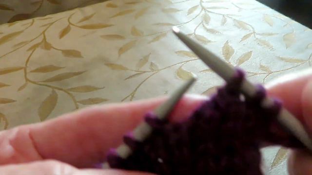 Knitting a convertible mitten from a basic fingerless mitten or glove смотреть онлайн