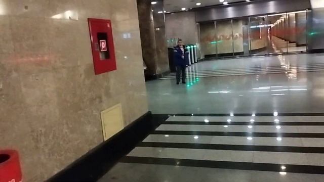 в Москве не работают кассы метро, только автоматы. смотреть онлайн