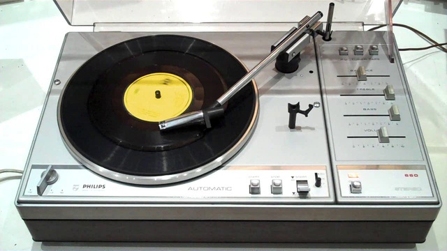 Philips 22GF 660 Automatic 4-speed Turntable Demonstration