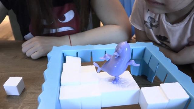 ОСТОРОЖНО! Не Разбей лёд! Вызов принят Эмилюша против мамы! смотреть онлайн