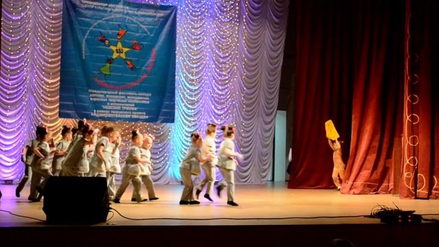 Студия "Антарио" ,группа Шпильки танец "Мышки". смотреть онлайн