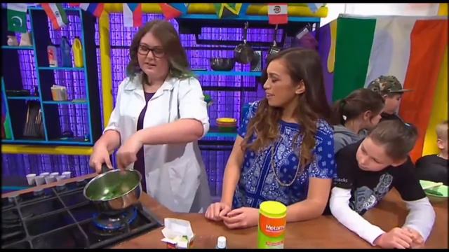 Edible Experiments with Geni - Slime! | What Now смотреть онлайн