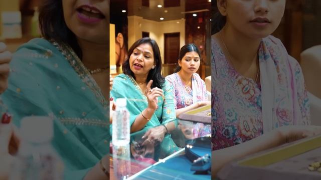 Saas Ne Bahu Ko Dilaya Lakho ka Mangalsutra ? смотреть онлайн