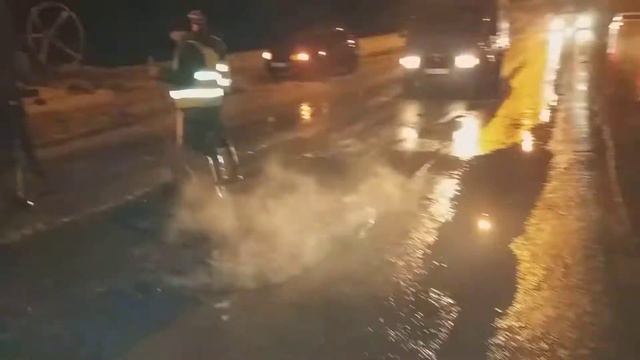 Вот так делают асвальт в городе шахты в 6 утра 15 .01 .19г смотреть онлайн