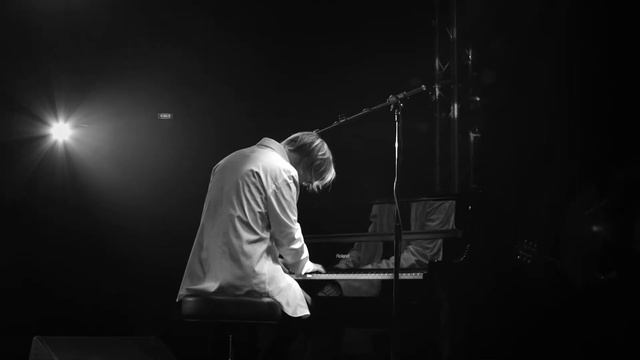 Tom Odell on the Roland LX-15 Digital Piano смотреть онлайн