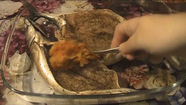 Запечена скумбрія з овочами. Запеченная скумбрия с овощами. смотреть онлайн