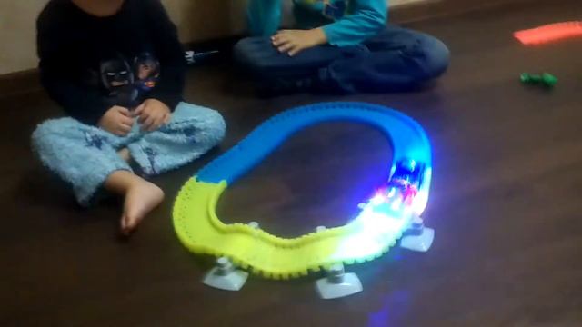 Украинский флаг Мэйджик трэкс сверкающей гонки 2018 Ukrainian night light racing Magic tracks смотреть онлайн