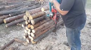 Пилим#пилить дрова в штабеле # бензопила Дружба