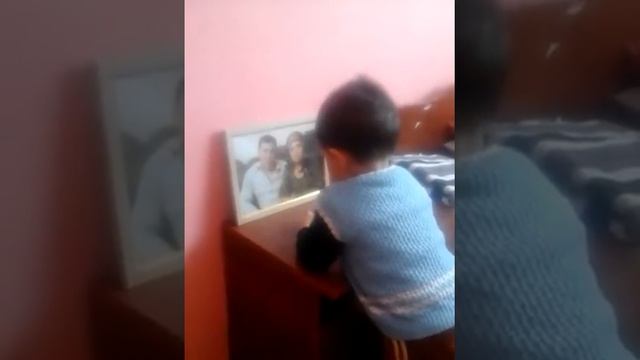 С покойным отцом разговаривает. .... смотреть онлайн