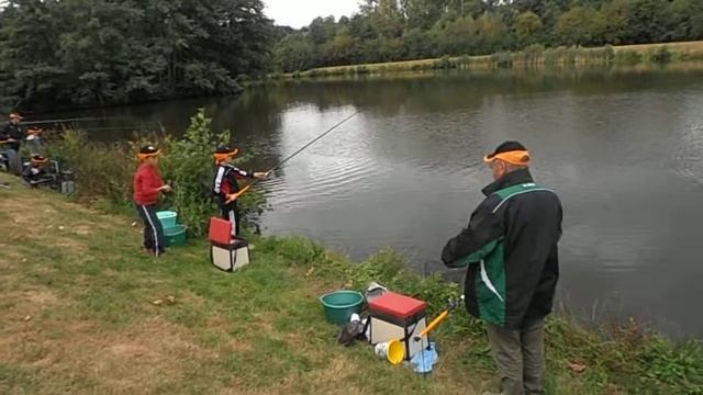 Groupe de Jeunes aux cours de pêche le 12-9-2012 смотреть онлайн