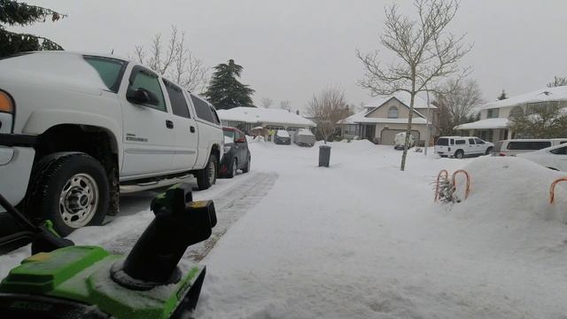 Greenworks Pro 80 Volt 22 Inch Cordless Snow Blower VS Extreme Snow Conditions смотреть онлайн