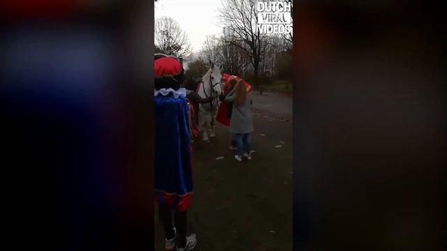 When St. Nicolas forgot how to ride a horse смотреть онлайн