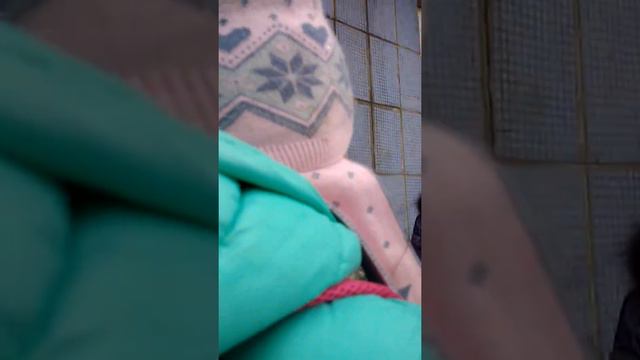 Девочка имя которой неизвестно думает что она мальчик по имени Слава. Остальное вы увидите в видео! смотреть онлайн