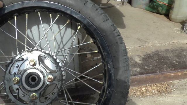Замена демпферных резинок на бочонки из металла на заднем колесе мопеда Альфа или мотоцикла. смотреть онлайн