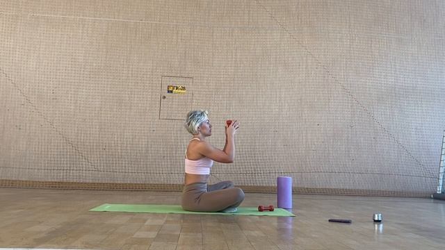 пилатес с гантелями- тренировка на всё тело смотреть онлайн