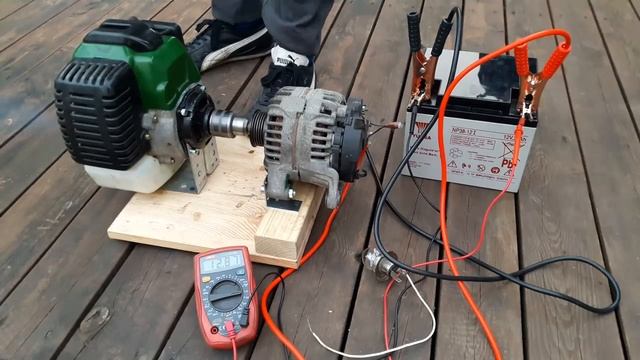 DIY How to make weedeater 12V generator New project Alternator. Amazing Life Hacks смотреть онлайн