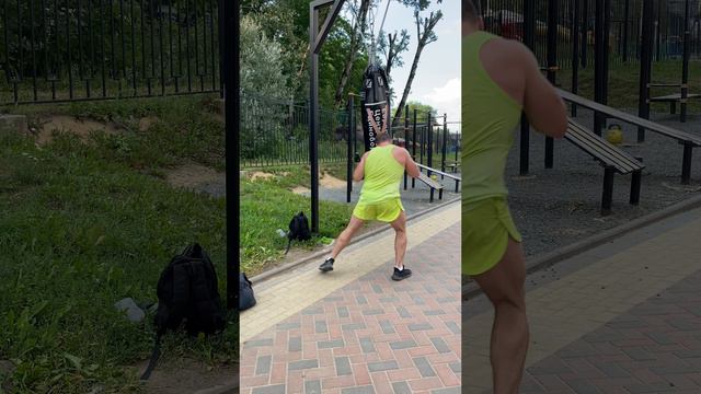 Работа Мастера спорта на боксерском мешке (Как работать на груше, бой с грушей, удары по груше) смотреть онлайн