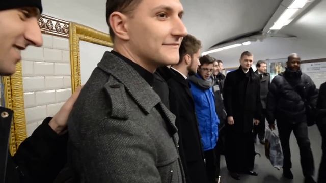 Українська коляда у Паризькому метро смотреть онлайн