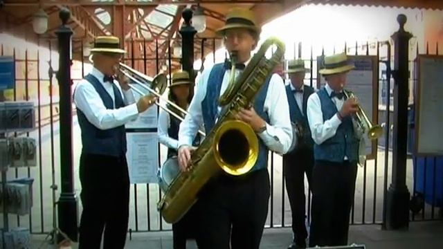 Dixieland Crackerjacks at Moor Street Station Birmingham Jazz Me Blues 2008 смотреть онлайн