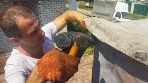 Склеиваю тентовую ткань строительным феном. Так можно спаять бассейн и запаять дырочки в нём.