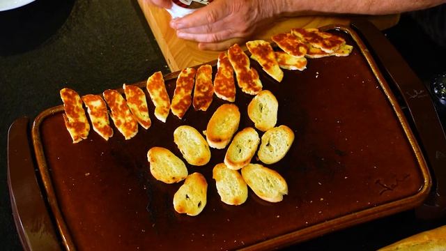 Salát s grilovaným sýrem - Stolní terracota gril Jata GR 559 смотреть онлайн