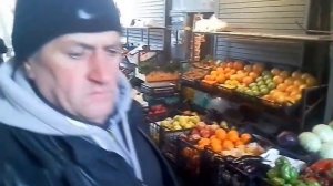 КАК ЗАРАБОТАТЬ ДЕНЬГИ. С чего начать свой бизнес. Торговля овощами и фруктами в проходах зданий