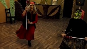 Танец бабок-ежек! Бабки-ежки зажигают весь зал!!! Мои самые лучшие бабульки!!!