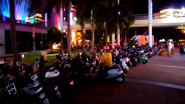 Хайнань. Санья. Китай. Вечерняя прогулка. смотреть онлайн