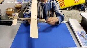 Набор для самостоятельной сборки резиномоторного самолета из бальзы от компании Авикор