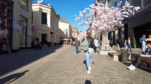 Пешеходные улицы в центре Москвы, Камергерский переулок, ул. Кузнецкий мост. Walk city Moscow. смотреть онлайн