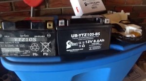 Меняю аккумулятор на своем мотоцикле Yamaha R6.