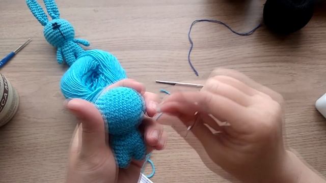 Мини Зайчик крючком мастер класс смотреть онлайн