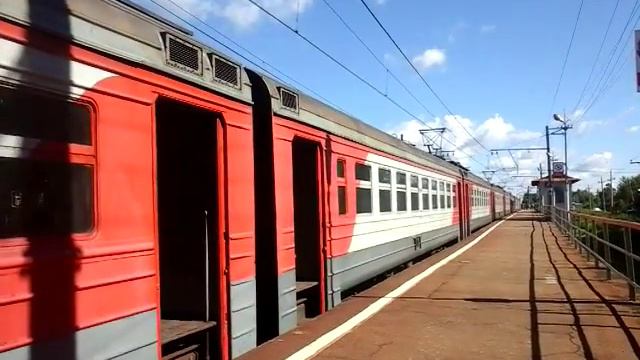 Электропоезд ЭР2Т-7182 платформа Зосимова Пустынь 14.08.2015 смотреть онлайн
