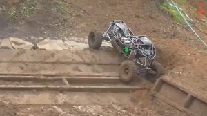 Грязные багги гонки, эти машины заедут даже на стену.