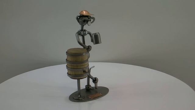 Скульптуры из Металла Hinz and Kunst ручной работы "Любитель пива" смотреть онлайн