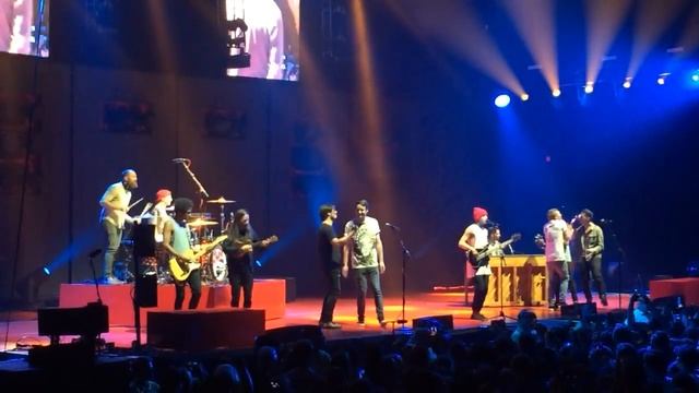 Twenty One Pilots- "Twist and Shout" смотреть онлайн