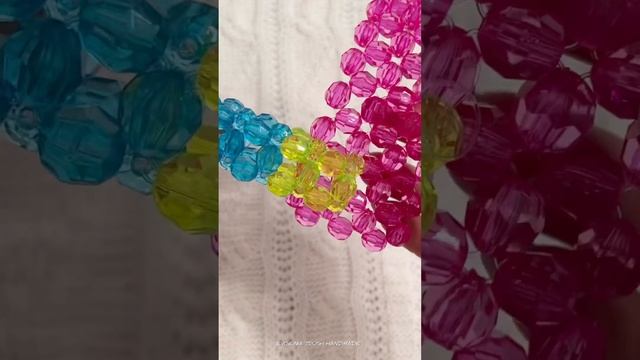 Секреты плетения. ПРИШИВАЕМ 3Д РУЧКУ ИЗ БУСИН К СУМКЕ ИЗ БУСИН. #сумкаизбусин смотреть онлайн