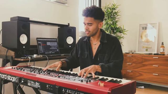 J Dilla Drums & a Moog Preset смотреть онлайн