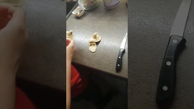 Готовлю строрусское блюдо Жаворонки зову его макросапатка..почему так назвал не знаю может из клюва смотреть онлайн