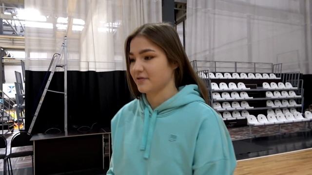 ФУТБОЛИСТЫ vs БАСКЕТБОЛИСТКИ / МИЛЛ TEAM vs НИЧЕГО ОБЫЧНОГО смотреть онлайн