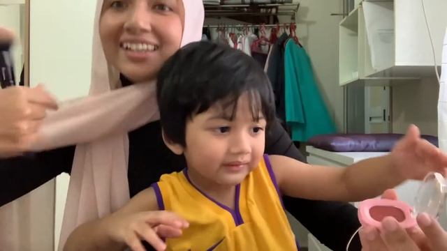 Qaizer does momma’s make up | PINK FLASH REVIEW | CLARICA FOUNDATION REVIEW | Play with toddler смотреть онлайн