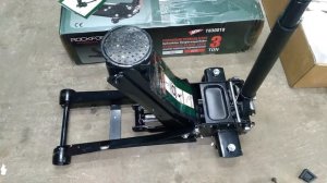 Домкрат 3t  RockForce T830018 Великий помічник в гаражних справах