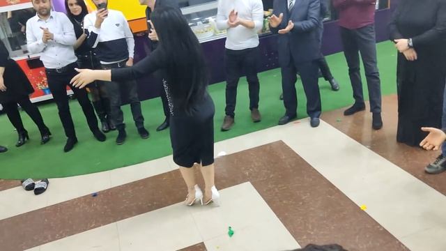 Meşhur Aparici Metanet Ve Mugenni Dana Durdana avar reqsini elə Oynadi ki смотреть онлайн