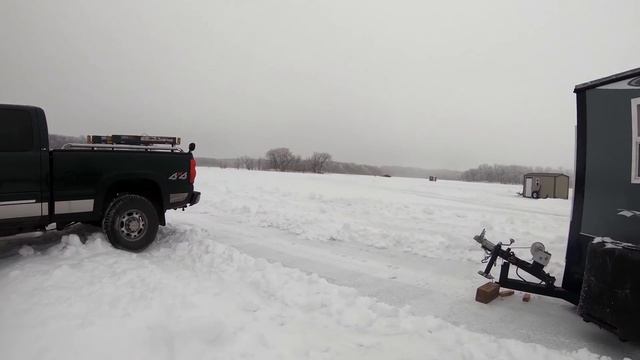 Зимняя рыбалка. Прицеп дача (домик) для комфортной рыбалки. смотреть онлайн