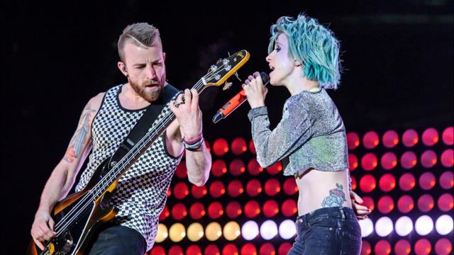 Gibson G3 - Paramore - Reading 2014 - Lo-Fi Cover - Bass Only смотреть онлайн