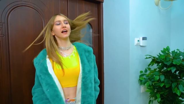 Я Не Люблю Бедную Мачеху Но Она Любит Меня! Мой Богатый Папа Влюбился В Бедную Девушку смотреть онлайн