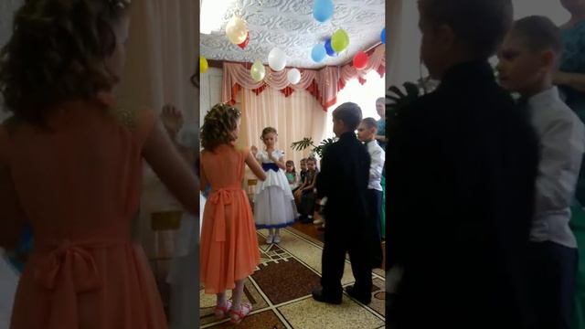 Ромашковое поле - танец смотреть онлайн