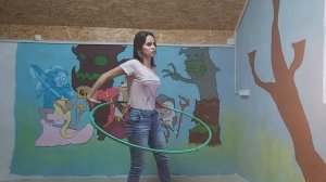 Как поднять обруч с талии рукой
