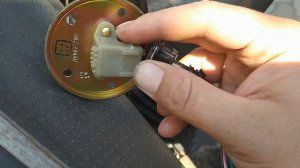 Датчик уровня топлива мтз 80- 82- 1221 ставим нового образца вместо старого И неудачная переделка.