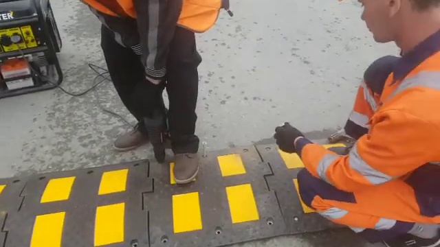 В Пыть-Яхе началась укладка дорожных полицейских смотреть онлайн